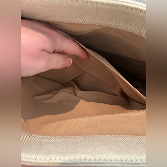 Beautiful tote! - Picture 7 of 7